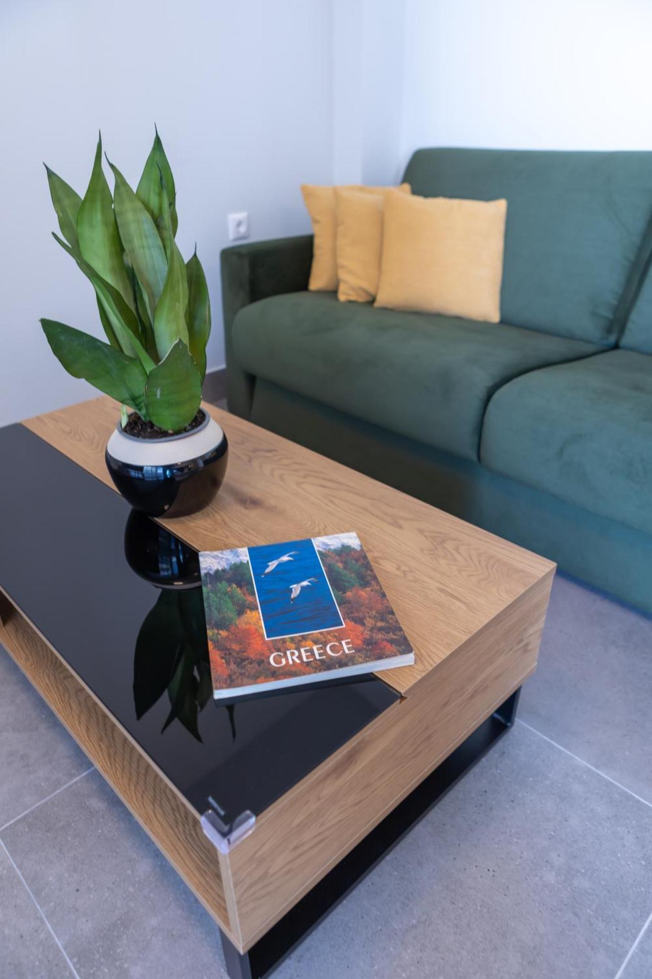 Aeson Premium Living Aparthotel Volos Bagian luar foto